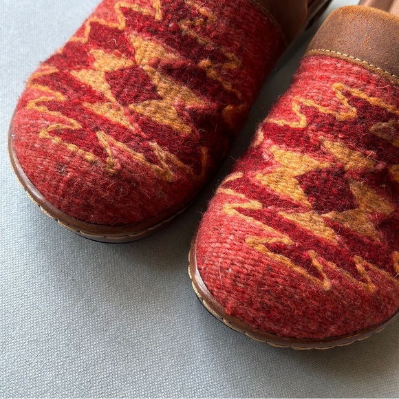 Born Bandy Clogs - Southwest Handwoven Blanket Red - Womens Size 7/38 - Picture 10 of 10